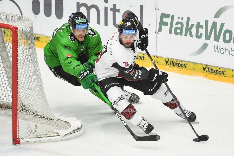 Michal Řepík v zápase na ledě Mladé Boleslavi.