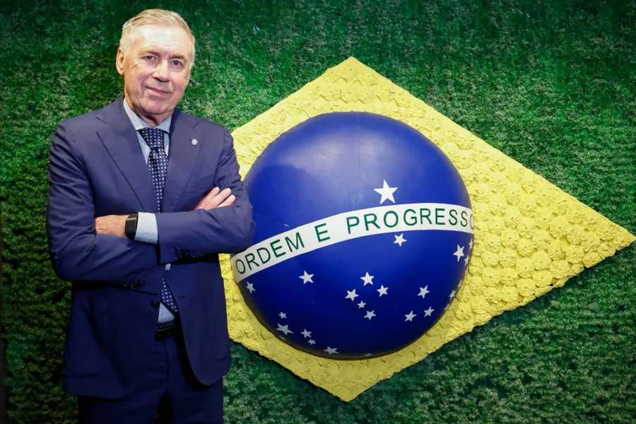 Carlo Ancelotti renovou com o Brasil por mais quatro anos Carlo Ancelotti renovou com o Brasil por mais quatro anos