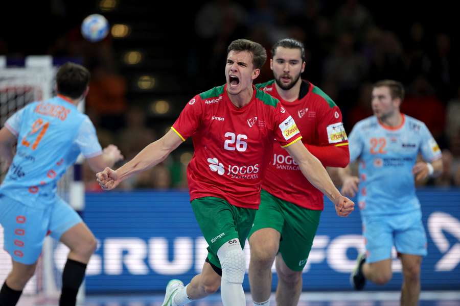 Francisco Costa em ação pela seleção portuguesa