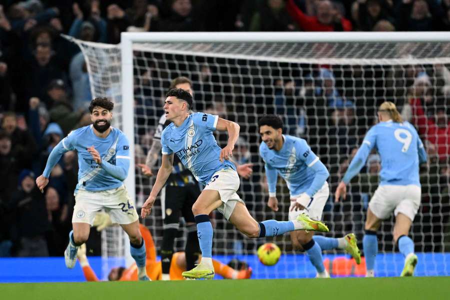 Phil Foden rozhodl v nastavení svým druhým gólem v zápase s Leedsem o výhře City 3:2.