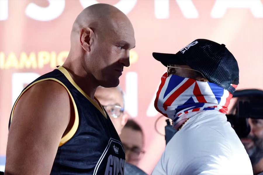 Tyson Fury weighs in for Derek Chisora fight with promise of 'carnage'