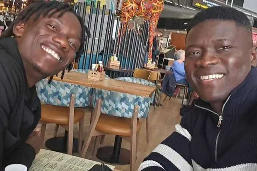 Empresário de Faye com o extremo no aeroporto de Málaga