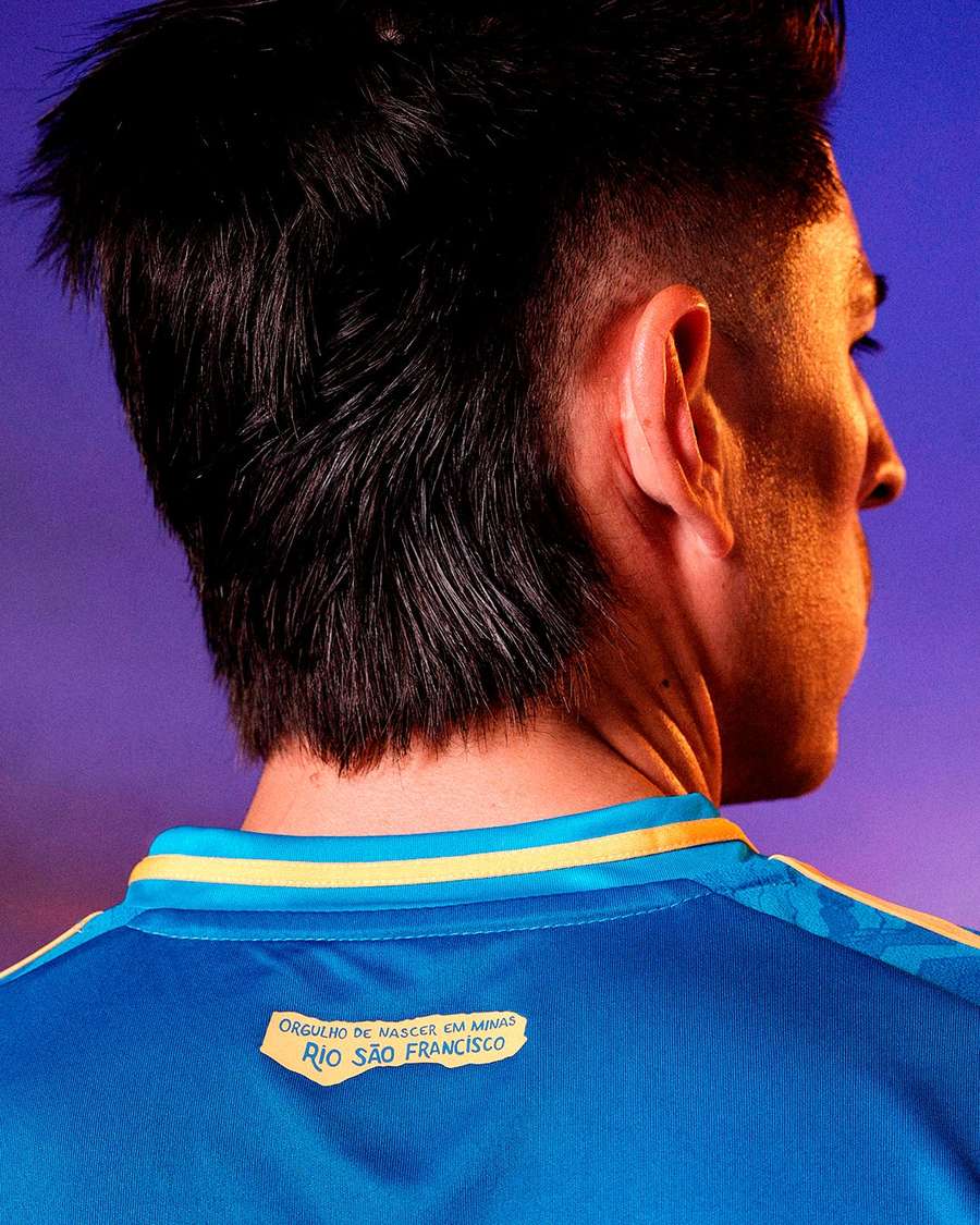 Lucas Villalba com o novo uniforme