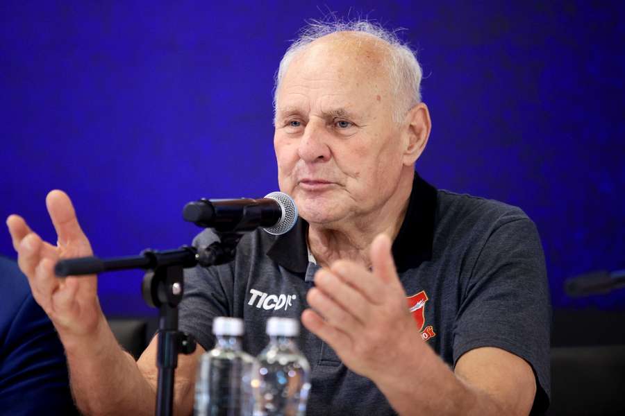 Jan Tomaszewski podczas konferencji prasowej w Chorzowie, 9 bm. Spotkanie poświęcone było obchodom 70-lecia Stadionu Śląskiego. Jan Tomaszewski podczas konferencji prasowej w Chorzowie, 9 bm. Spotkanie poświęcone było obchodom 70-lecia Stadionu Śląskiego.