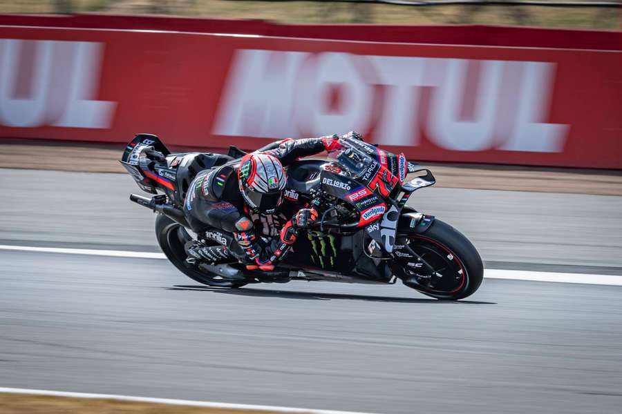 Bezzecchi smashes Silverstone track record in MotoGP qualifying Bezzecchi smashes Silverstone track record in MotoGP qualifying