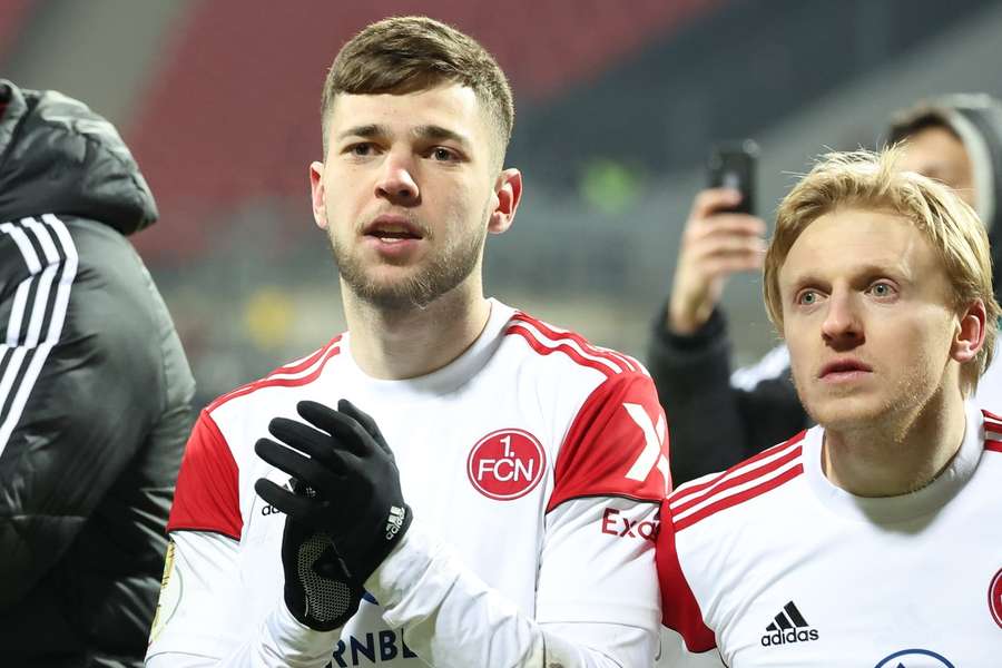 Erik Shuranov (li.) verlässt den Club