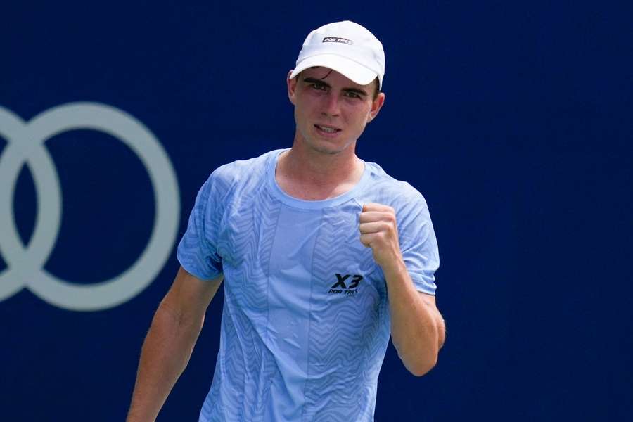 Svrčina předvedl na Masters v Šanghaji neuvěřitelný obrat. Svrčina předvedl na Masters v Šanghaji neuvěřitelný obrat.