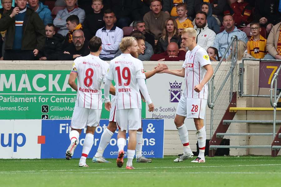 Matthias Ginter (rechts) erzielte in Schottland zwei Treffer. Matthias Ginter (rechts) erzielte in Schottland zwei Treffer.