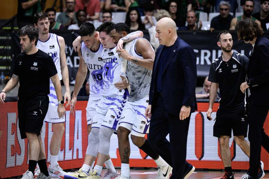 Justin Jaworski, tras lesionarse ante el Joventut Justin Jaworski, tras lesionarse ante el Joventut