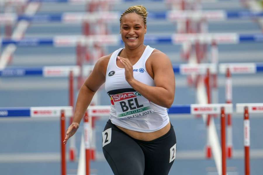 Jolien Boumkwo a competir nos 100 metros barreiras