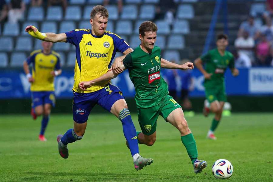 Paulauskas (vľavo) mieri do Ázie.