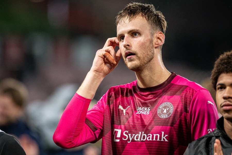 FC Midtjylland's goalkeeper Elias Olafsson has sustained a kidney injury 