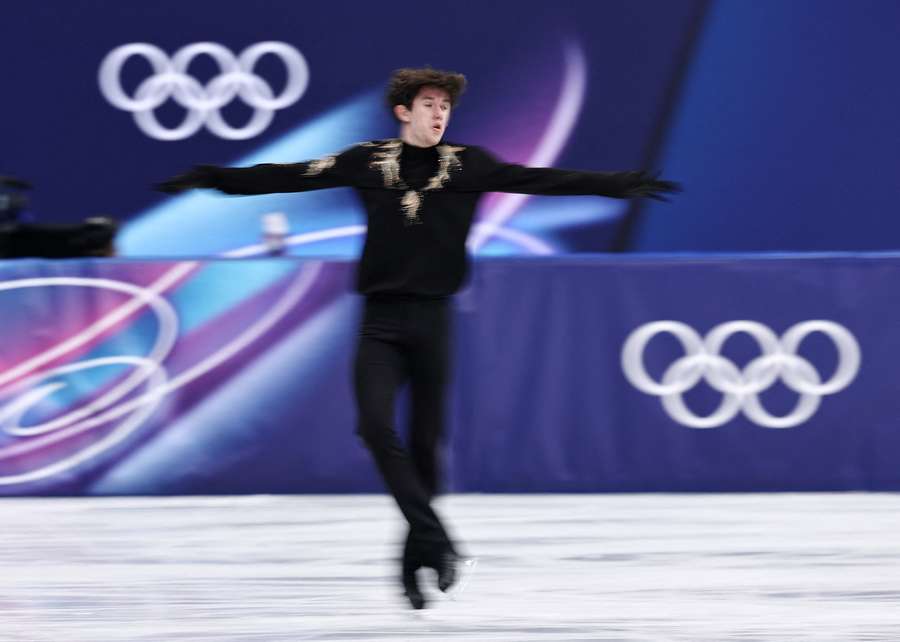 Hagara spokojný nebol.