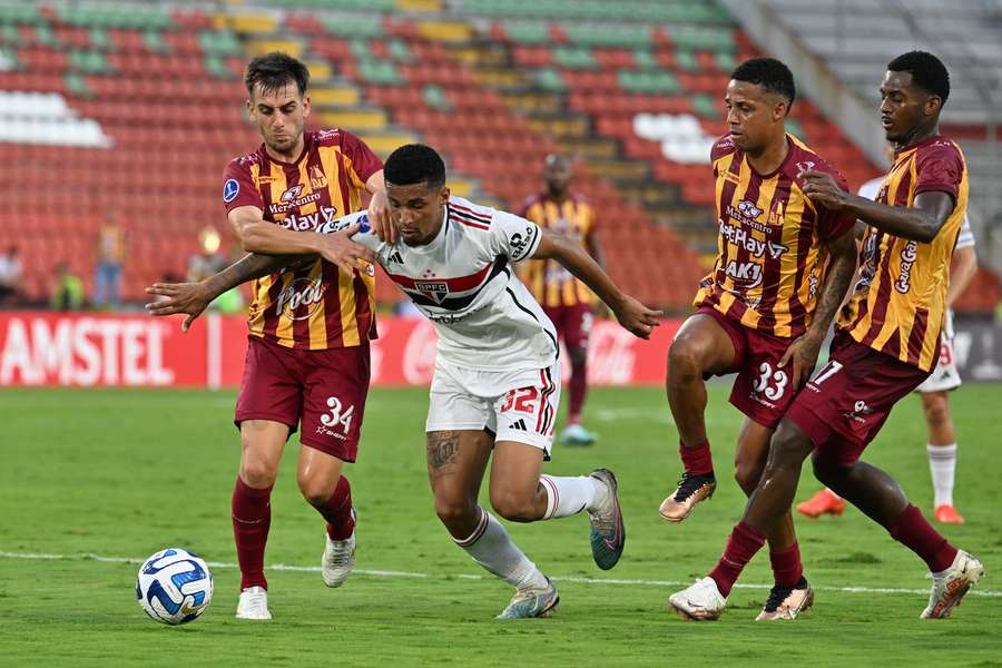 São Paulo perdeu duas boas chances no segundo tempo