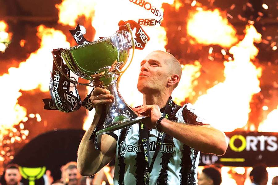 St Mirren's Alex Gogic lifts the Scottish League Cup after beating Celtic on Sunday St Mirren's Alex Gogic lifts the Scottish League Cup after beating Celtic on Sunday