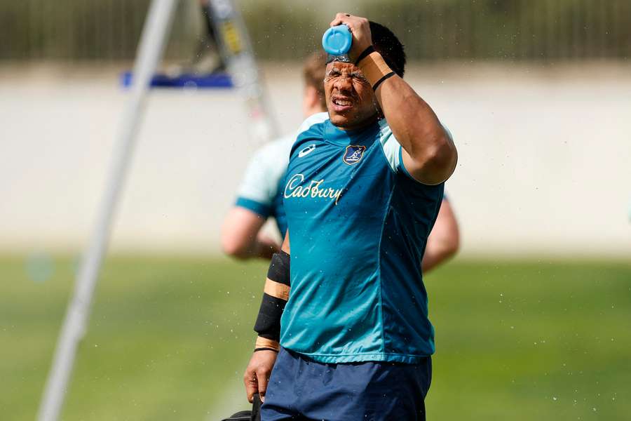Allan Alaalatoa cools himself off during a Wallabies training session in Sydney.