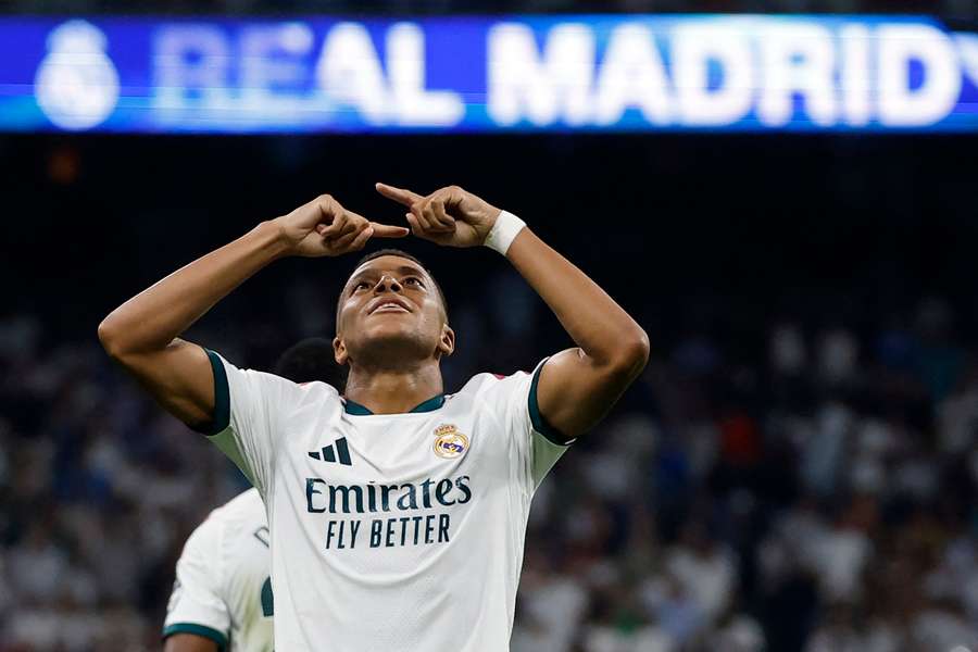 Kylian Mbappé festeggia il gol Kylian Mbappé festeggia il gol