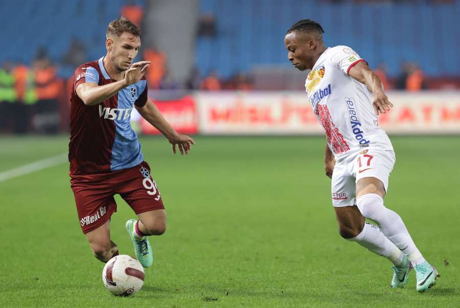 Tonio Teklić w barwach Trabzonsporu w meczu z Kayserisporem.