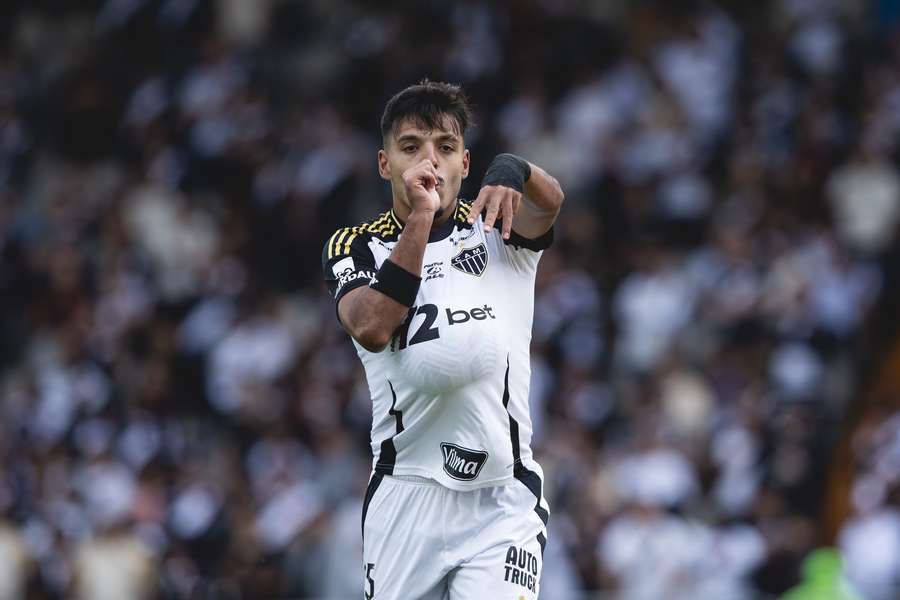 Gabriel Menino celebra gol relâmpago em Vasco x Atlético-MG