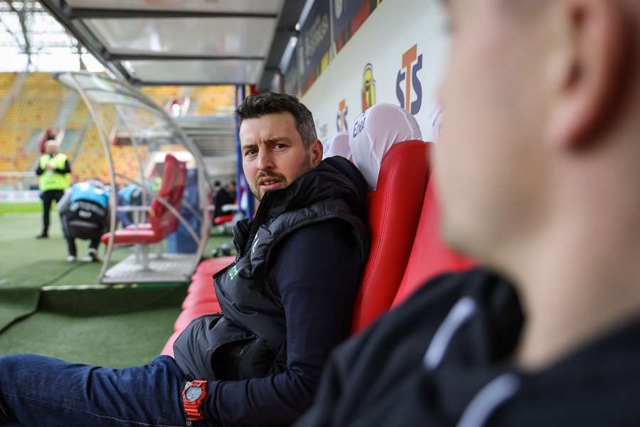 Łukasz Smolarow trenerem Znicza Pruszków, zastąpił Słowaka Petera Struhara Łukasz Smolarow trenerem Znicza Pruszków, zastąpił Słowaka Petera Struhara