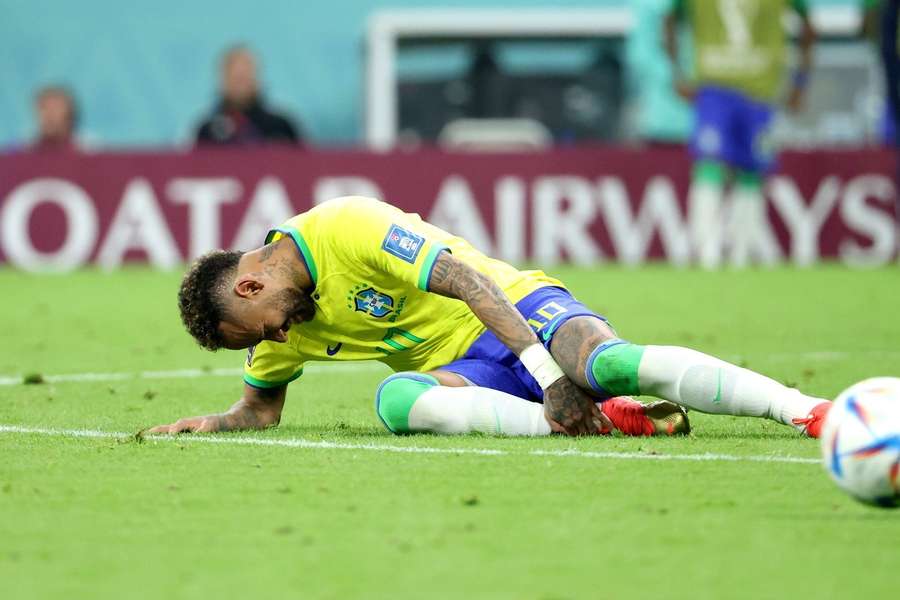 Poškodené väzy v členku nedovolia Neymarovi nastúpiť proti Švajčiarsku
