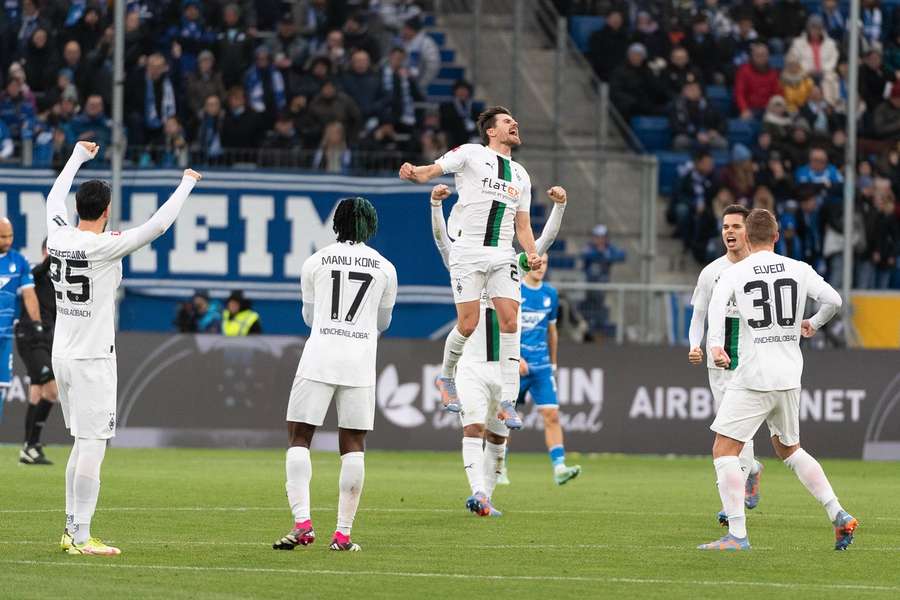 Gladbach bejubelt den Treffer von Hofmann in der 37. Minute