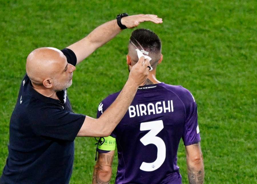 Biraghi krwawił po tym, jak został uderzony przedmiotami rzucanymi przez kibiców West Hamu.