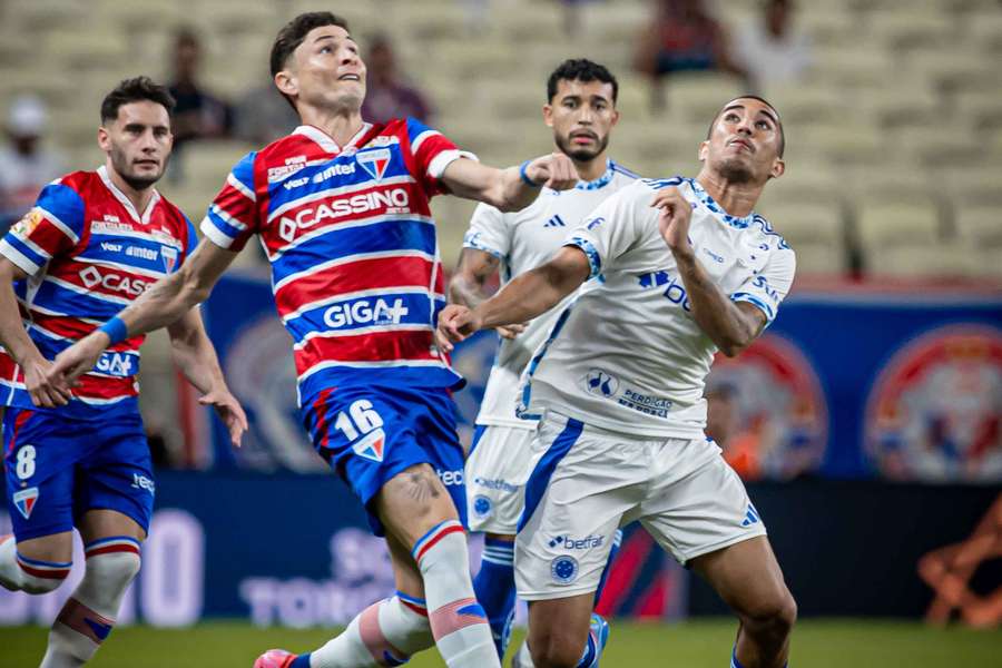 Cruzeiro e Fortaleza duelam pelo Brasileirão neste sábado (18)