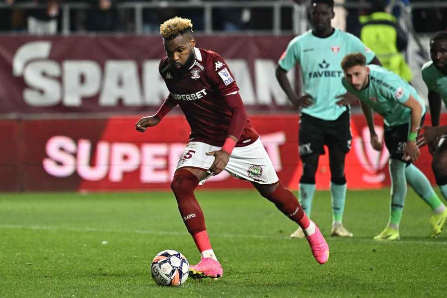 Aaron Boupendza în tricoul Rapidului 