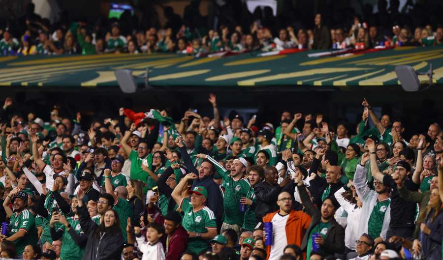Torcida fez grande festa no Azteca em México 2x0 Equador Torcida fez grande festa no Azteca em México 2x0 Equador