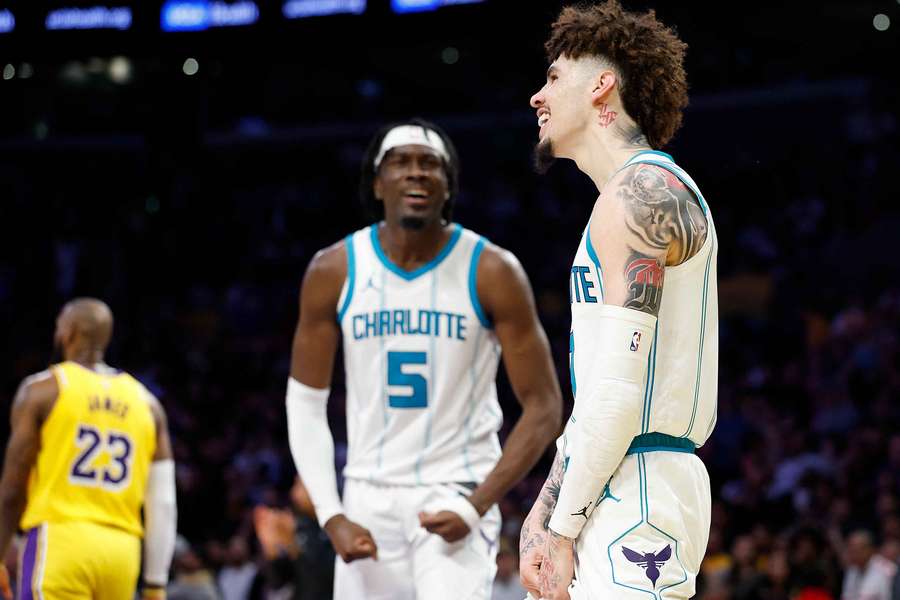 Charlotte překvapivě uspěli na palubovce Lakers.