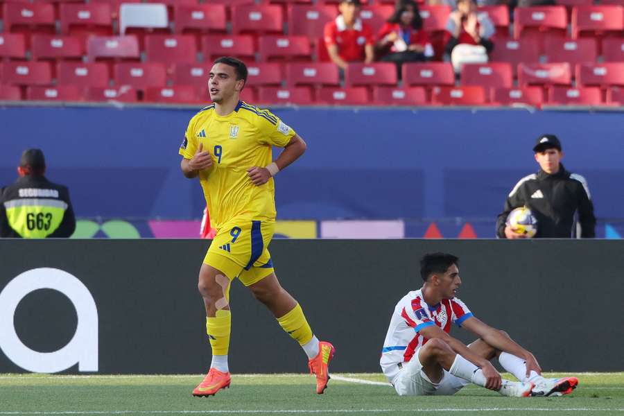 Paraguay y Ucrania progresan