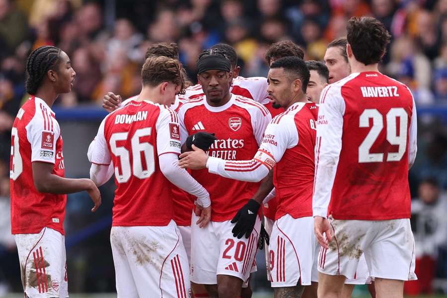 Arsenal lidera de forma isolada a Premier League