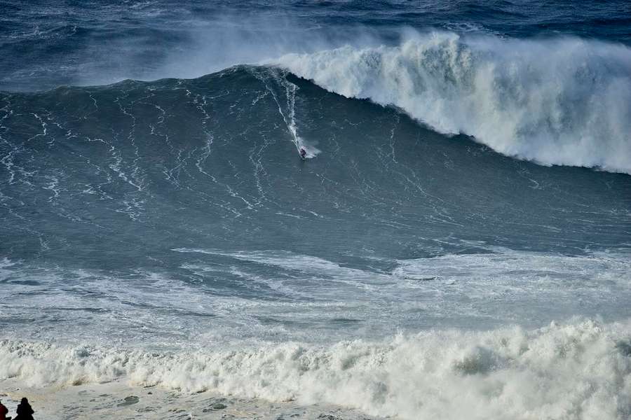 Nazaré recebe prova de ondas gigantes