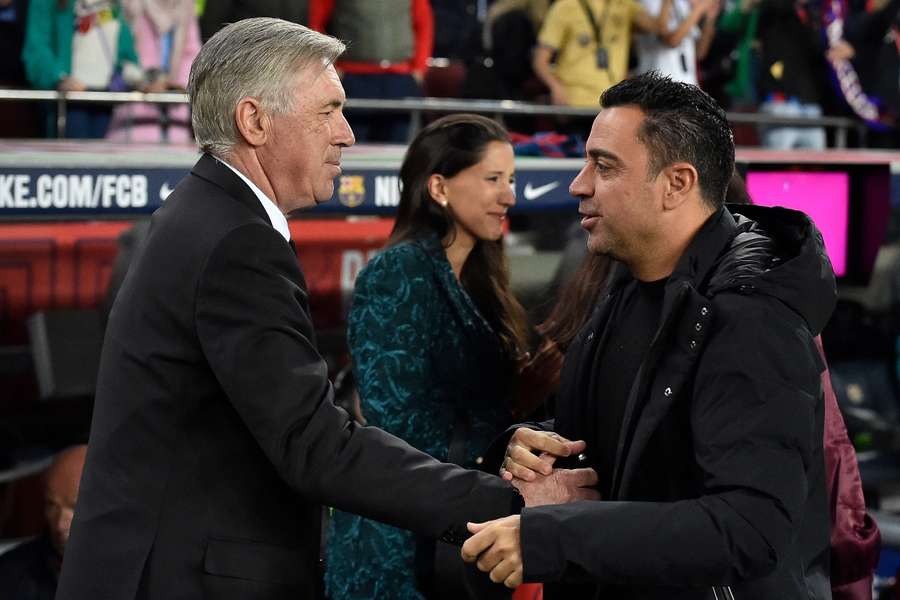 Xavi y Ancelotti, en el Camp Nou 