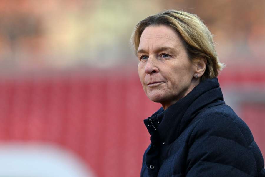 Bundestrainerin Martina Voss-Tecklenburg sieht die Chancen für den VfL Wolfsburg gegen den FC Barcelona positiv.