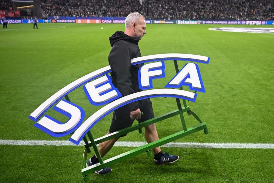 Die UEFA muss sich weiterhin mit der Konkurrenz einer potenziellen Super League beschäftigen. Die UEFA muss sich weiterhin mit der Konkurrenz einer potenziellen Super League beschäftigen.