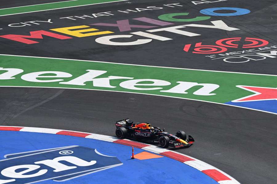 Max Verstappen parte da primeira posição este domingo no México