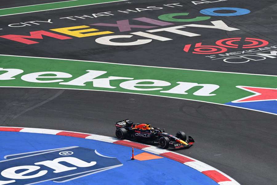 Max Verstappen parte da primeira posição este domingo no México