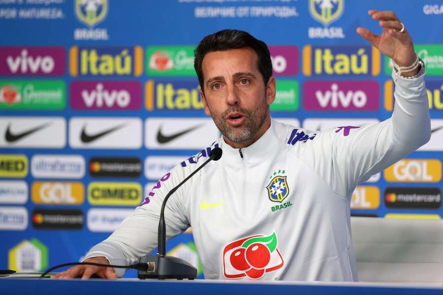 Edu Gaspar v roli koordinátora sportovního úseku brazilské reprezentace na MS 2018. Edu Gaspar v roli koordinátora sportovního úseku brazilské reprezentace na MS 2018.