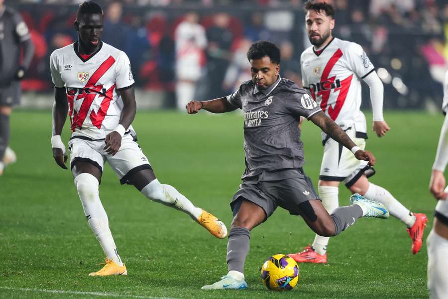 Rodrygo, en el momento de armar el disparo que acabó en gol
