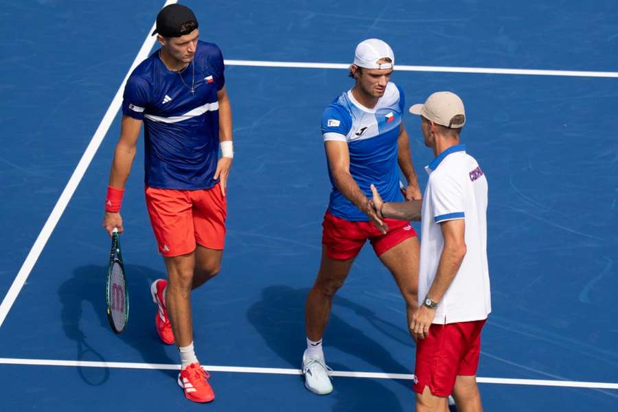 Jakub Menšík, Tomáš Macháč a Tomáš Berdych.
