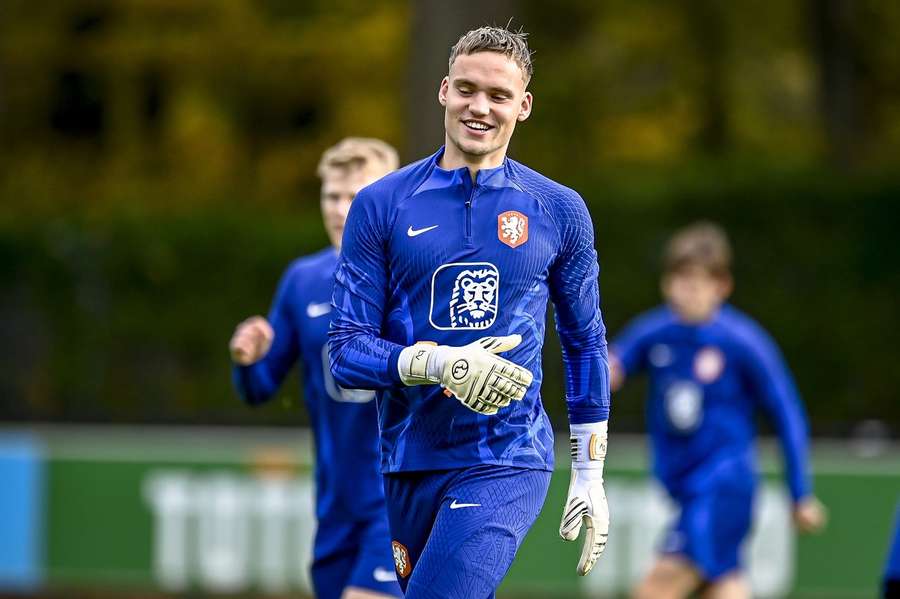 Bart Verbruggen in training with the Netherlands