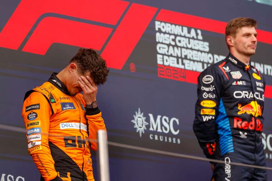 Noch steht Max Verstappen (r.) oben auf dem Podium, aber schon in Monaco könnte es wieder Lando Norris (l.) sein.