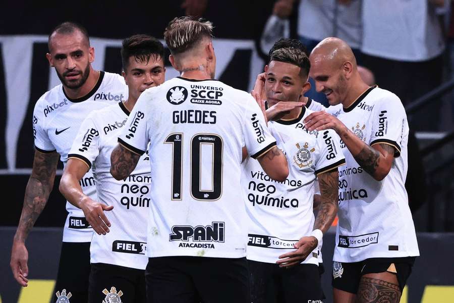 Corinthians teve ótima atuação contra o Botafogo-SP neste domingo (5)