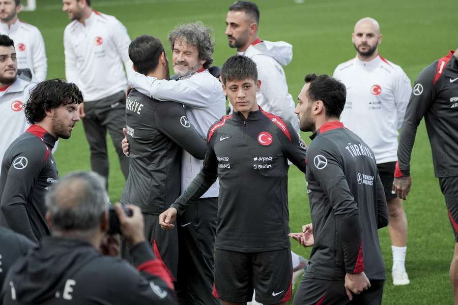 Arda Güler, durante un entrenamiento con Turquía