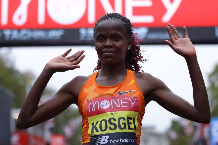 Brigid Kosgei, antiga recordista mundial da maratona, foi uma das atletas que pediu mudança de nacionalidade