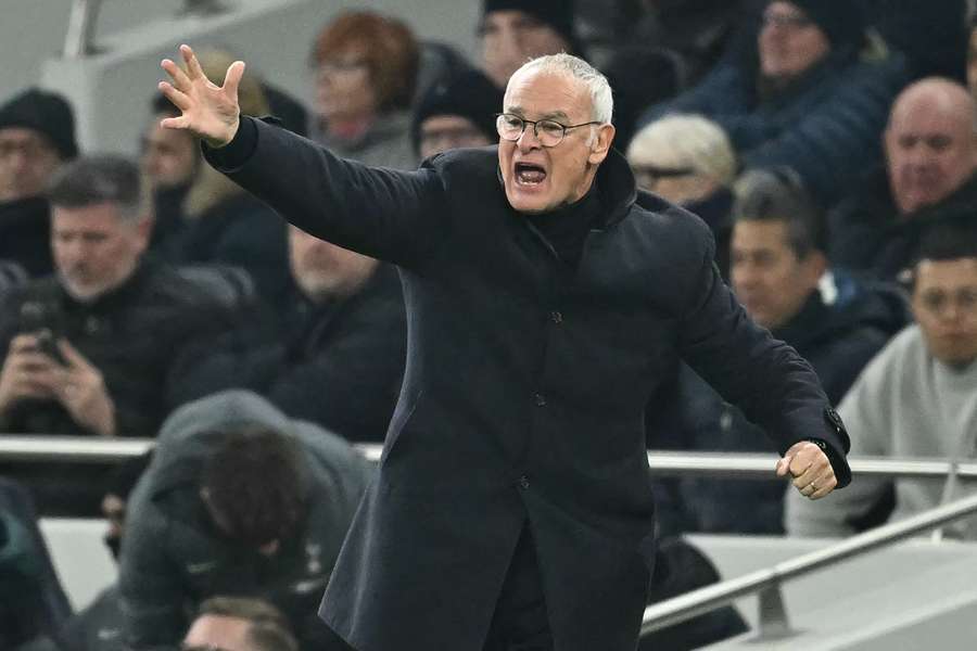 Claudio Ranieri dall'area tecnica