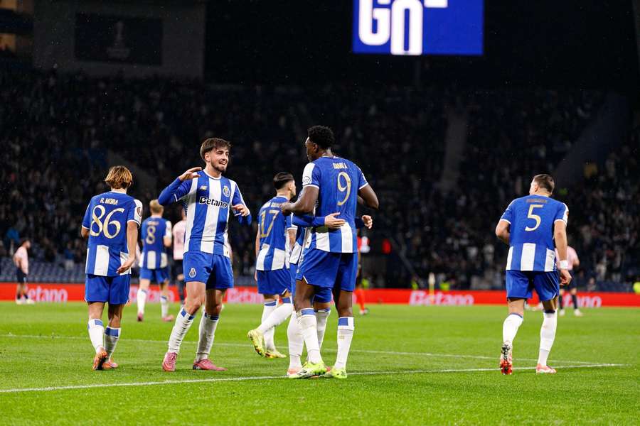 Os festejos dos jogadores do FC Porto com Samu, autor de um bis Os festejos dos jogadores do FC Porto com Samu, autor de um bis
