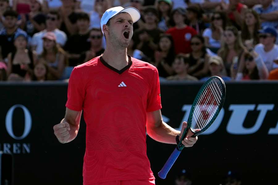Tenis Flash: Pewny triumf Huberta Hurkacza. Czekamy na mecz Kamila Majchrzaka